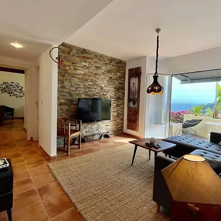 Beautiful House With Splendid Sea Views, Calaiza