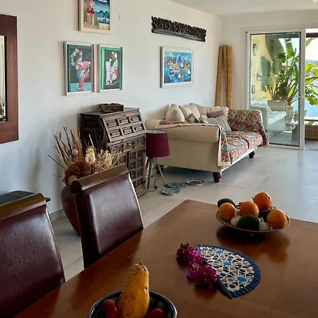Beautiful House With Splendid Sea Views, Calaiza